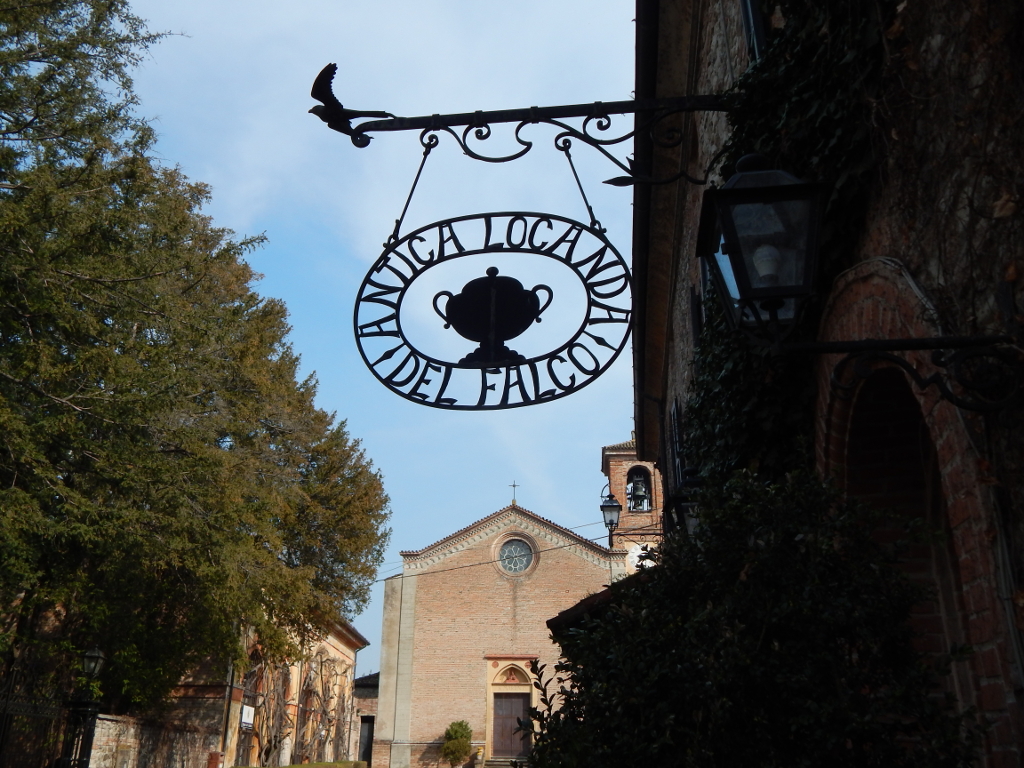 ..il famoso ristorante 'Antica Locanda del Falco'..