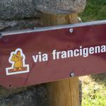 ..la Via Francigena, (che durante il Medioevo portava i pellegrini dalla Francia a Roma e fino a Gerusalemme)...